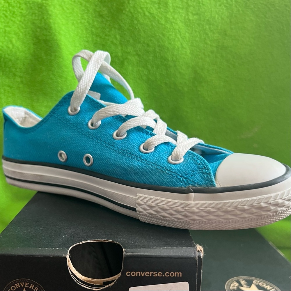 Converse, size 3 youth